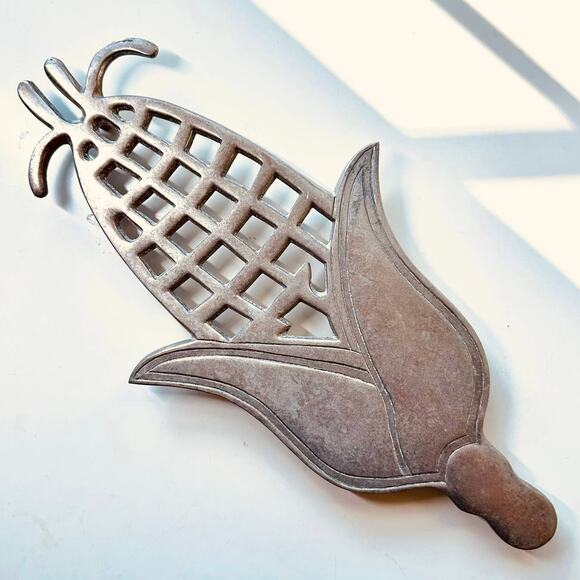 Crate & Barrel Pewter Corn Cob Trivet Large Kitchen Serving Host Silver Country